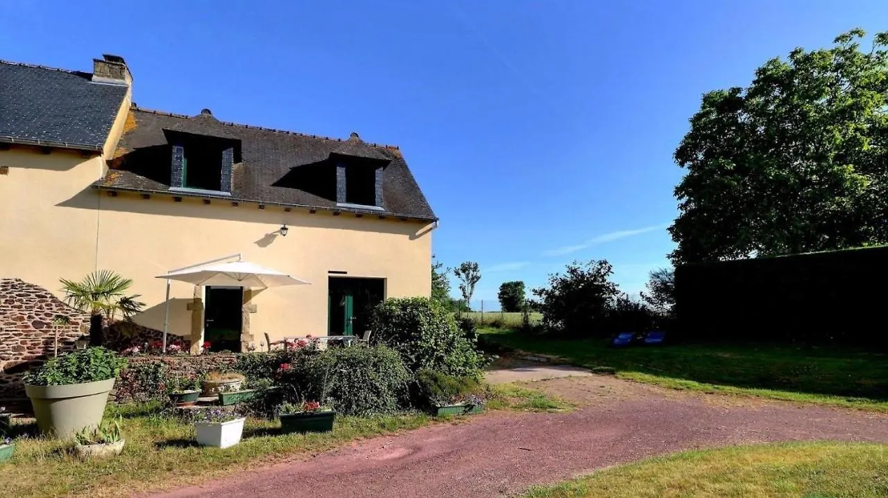 Casa de Férias Gite Les Deux Pins De Tremel Quédillac
