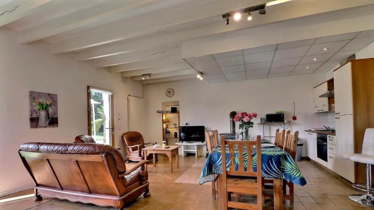 Casa de Férias Gite Les Deux Pins De Tremel Quédillac